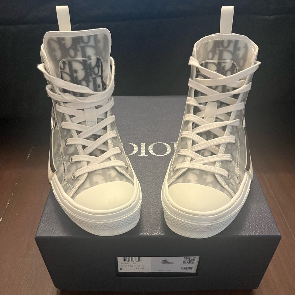 Men’s Dior Sneakers Size 9
White and Black Dior Oblique Canvas